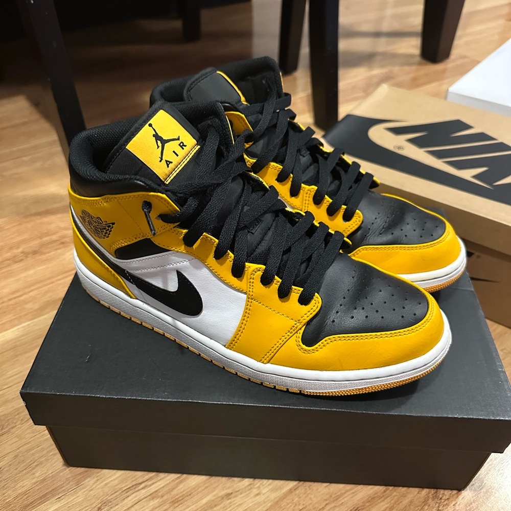 Air Jordan 1 MID
